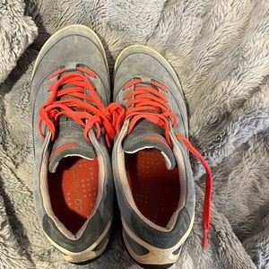 EUC Size 7/ 7.5/ 38 Ecco sneakers